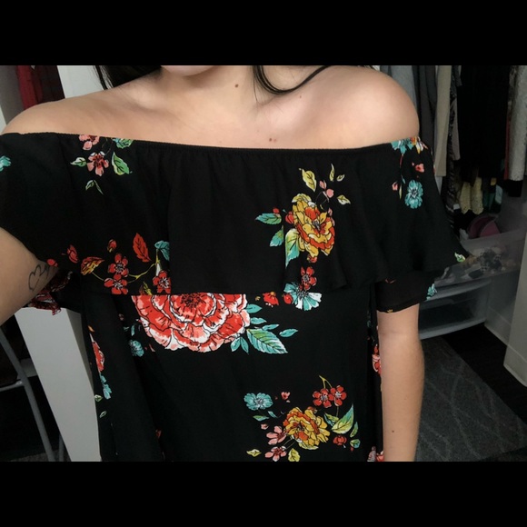 Off the Shoulder Floral Shirt - Picture 2 of 3